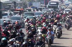 Jalur Pantura Cirebon Arah Jakarta Macet 3 Kilometer