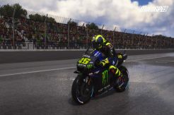 Sudah Tua Rossi Masih Doyan Main Game