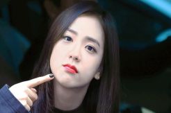 Jisoo BlackPink dan...