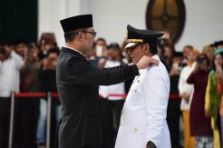 Pesan Emil Saat Pelantikan Bupati Bekasi: Perkuat Benteng Integritas