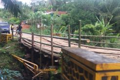 Tak Kunjung Diperbaiki Pemerintah, Jembatan Ini Nyaris Tewaskan 4 Warga