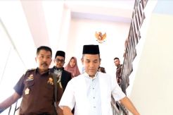 Isak Tangis Iringi Penahanan Eks Kadis Kesehatan Subulussalam yang Terlibat Korupsi