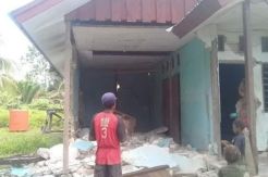 Puluhan Rumah Rusak...