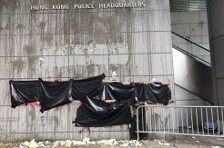 Markasnya Dikepung dan Dilempari Telur, Polisi Hong Kong Naik Pitam
