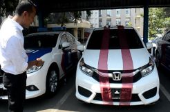 Beli Es Teh Rp100.000, Polisi Ini Diganjar Mobil Baru