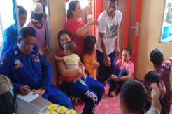 Kapal Patroli Dit Polair Polda Kepri Evakuasi Korban Laka Laut
