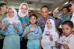 Urus Kartu Identitas Anak Semudah Ambil Uang di ATM