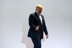 Lewat Twitter, Trump Ajak Jong-un Bertemu di DMZ