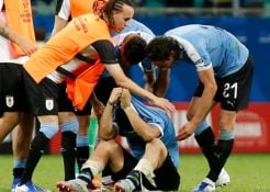 Suarez Bikin Kesalahan Fatal, Cavani: Itulah Sepak Bola