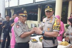 Berprestasi, Puluhan Anggota Polres Jakbar Dihadiahi Kenaikan Pangkat
