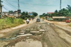 Warga Keluhkan Kerusakan Ruas Jalan Palembang-Jambi