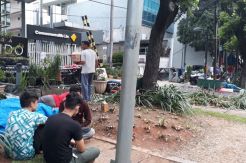 DPRD Minta Satpol PP Tertibkan Pencari Suaka di Trotoar Kebon Sirih
