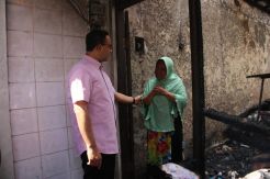 Anies Jamin Penuhi Kebutuhan Dasar Korban Kebakaran Jatinegara