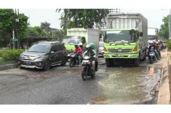 Larang Truk Melintas, Bekasi Pasang Portal di Jalan Kalimalang