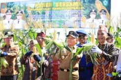 Gubernur Kalteng Terima Penghargaan Lencana Emas Adhi Bhakti Tani Nelayan Utama