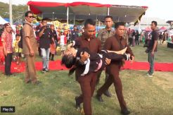Rebutan Gunungan di Festival Kalianda, Bocah 9 Tahun Patah Kaki