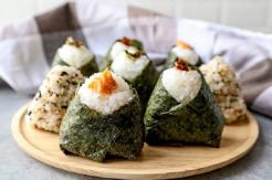 Beda dengan Sushi, Onigiri...