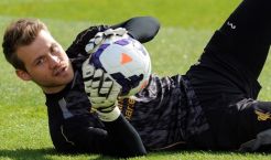 Hadapi Musim Sibuk, Liverpool Pertahankan Simon Mignolet