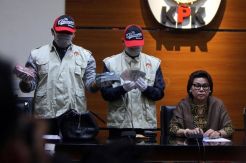 KPK Sita Lebih Rp5,374 Miliar dari Kamar Gubernur Kepri di Rumah Dinas