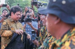 Airlangga Tanggapi Santai Pertemuan Jokowi-Bamsoet di Istana