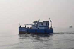 Kapal Berteknologi Pelat...