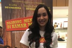 Tampil Sensual, Mantan...