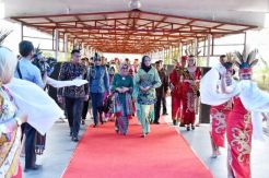 Kedatangan Mufidah Jusuf Kalla di Kalteng Disambut Tarian Kahanjak Atei