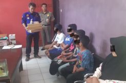 Mabuk Lem Saat Jam Sekolah,...