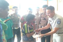 Korban Tabrak Lari, 2 Warga Suku Anak Dalam Terima Santunan Rp100 Juta