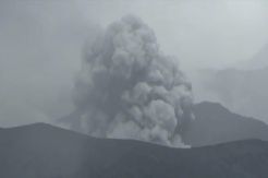 Gunung Bromo Meletus Disertai Gempa Vulkanik dan Tremor