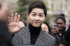 Waduh, Masker Wajah Song Joong Ki Dipalsukan