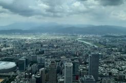 Menikmati Pesona Kota Taipei Sambil Berbelanja Barang Mewah di Gedung 101