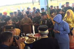 Bupati Kobar Nurhidayah Sambut Kedatangan KSAU di Bandara Iskandar Pangkalan Bun