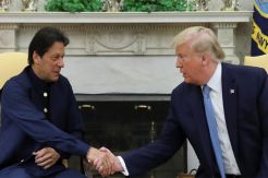 Trump dan PM Pakistan Bahas Cara Akhiri Perang Afghanistan