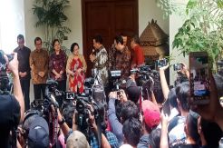 Prabowo Hadiahi Megawati Lukisan Bung Karno Naik Kuda