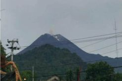 Gunung Merapi Semburkan Awan Panas Sejauh 1.000 Meter