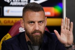 Resmi Gabung Boca, De Rossi Langsung Tur Stadion Bombonera