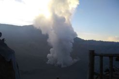 15 Wisatawan Gunung Tangkuban Perahu Sesak Napas