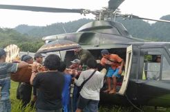 Aksi Heroik Prajurit Satgas Tindak dan Tim Penerbad TNI Selamatkan Ibu Hamil