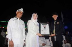 Kabupaten Purwakarta Raih Rekor MURI Mengarak 2.151 Awug