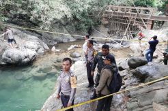 Diduga Tak Bisa Berenang, Dua Warga Bekasi Tewas di Curug Putri