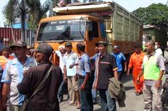 Buruh Belawan Blokade Jalan Raya dan Sandera Truk