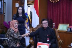 Gagal Jadi CPNS, Dokter Gigi Romi Menangis di Hadapan Mendagri