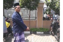 Hanya 5 Detik, Maling Gasak Motor Jamaah Masjid di Matraman