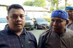 Abah Grandong Pemakan...