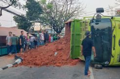 4 Tewas Tertimpa Truk, Wali Kota Larang Truk Tanah Melintas di Tangerang