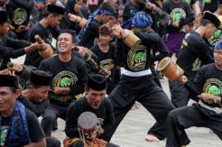 Seniman Debus Banten Sebut Aksi Abah Grandong Makan Kucing Bukan Debus