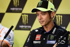 Ini Alasan Valentino Rossi Tak Gunakan Ban Slick