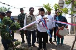 Bupati Resmikan Bantuan Stimulan RTG di Rempek Gangga