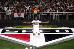 Gabung Sao Paulo, Alves...